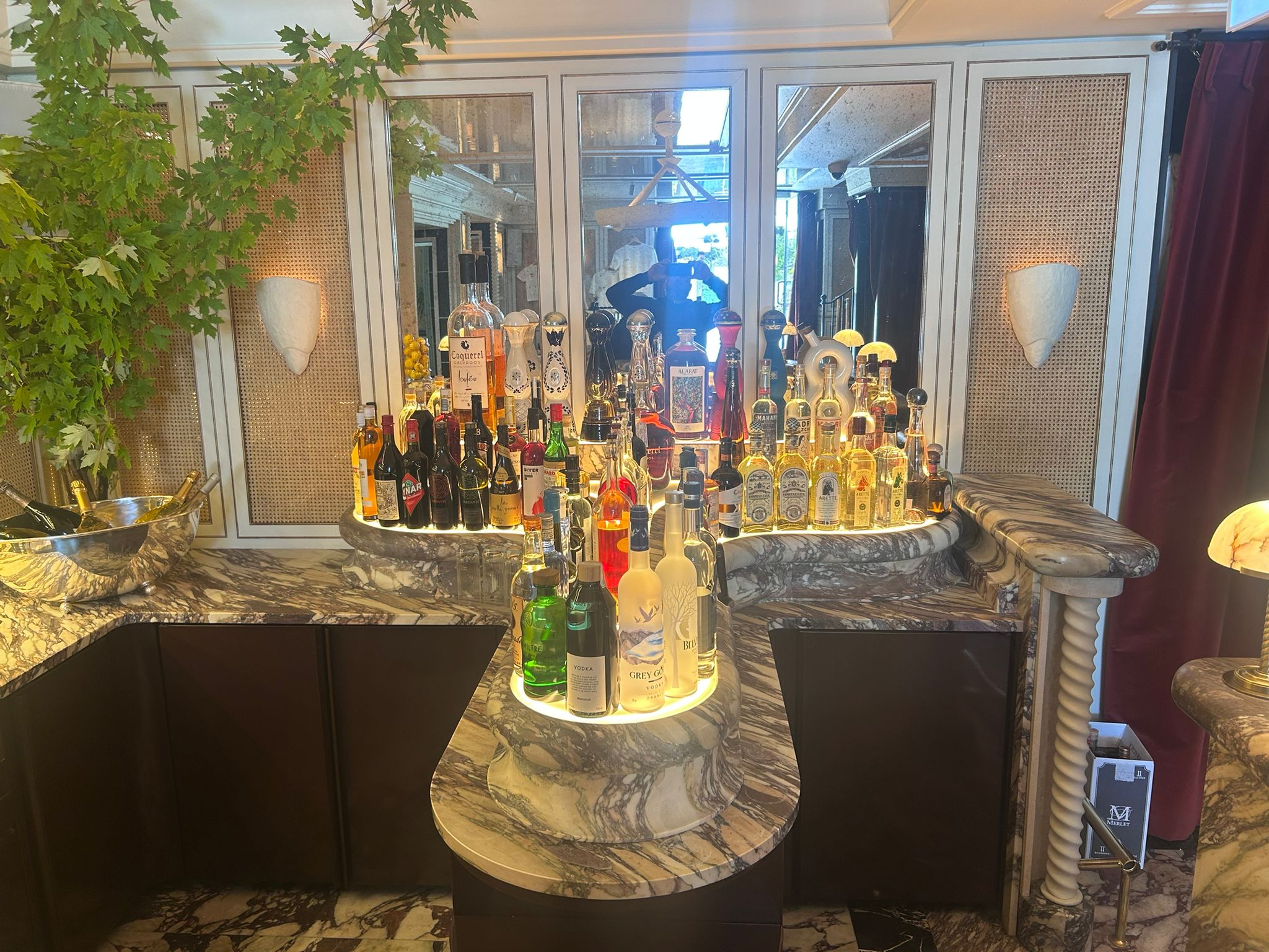 Bar sur-mesure luxe restaurant Bar sur-mesure de luxe pour le restaurant Loulou