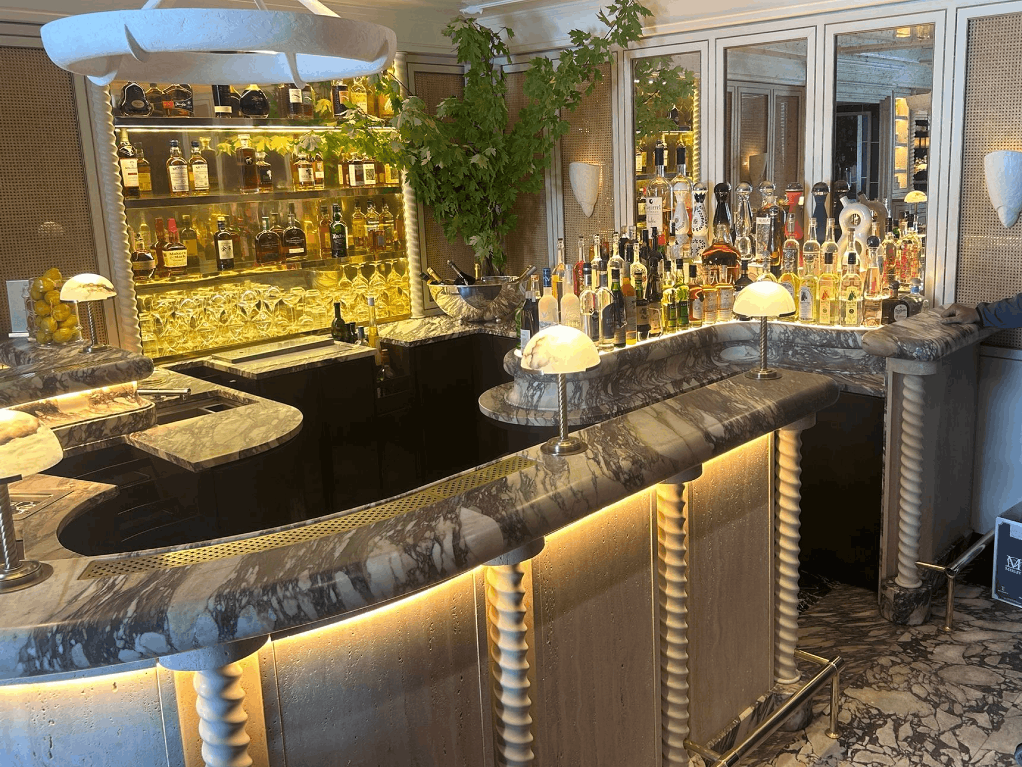 Bar de luxe sur-mesure sur Paris, fabriqué par Paris Inox