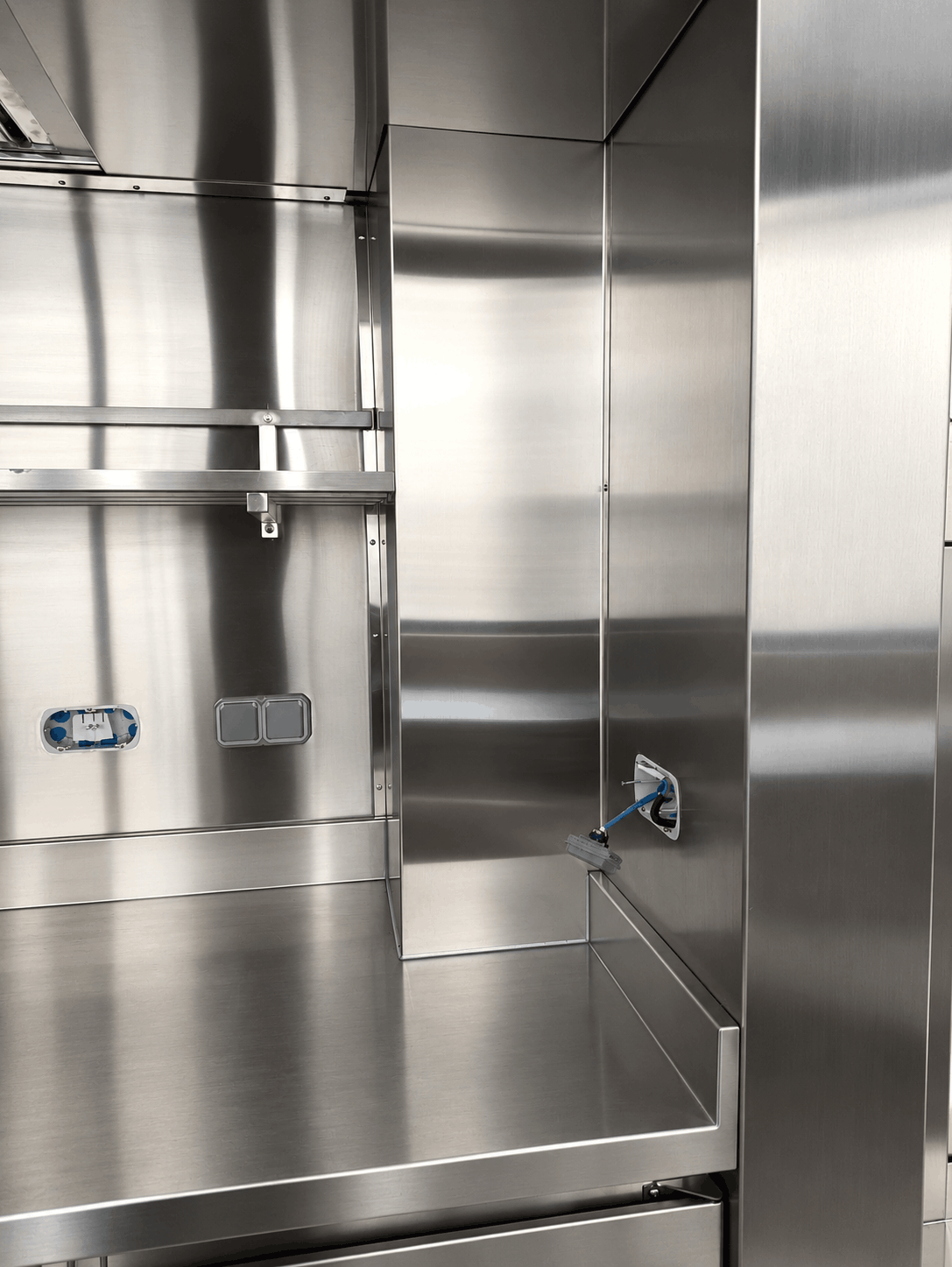 Intérieur de cuisine industrielle en inox(1)