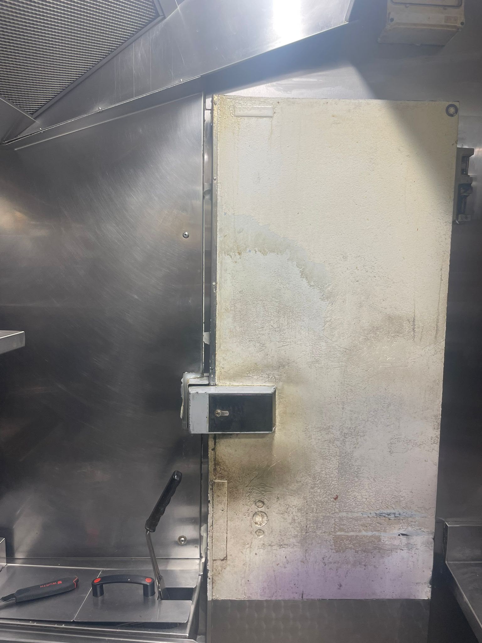 Habillage en inox murale pour cuisine professionnelle Habillage mural en inox sur mesure pour cuisine professionnelle fabriqué par Paris Inox